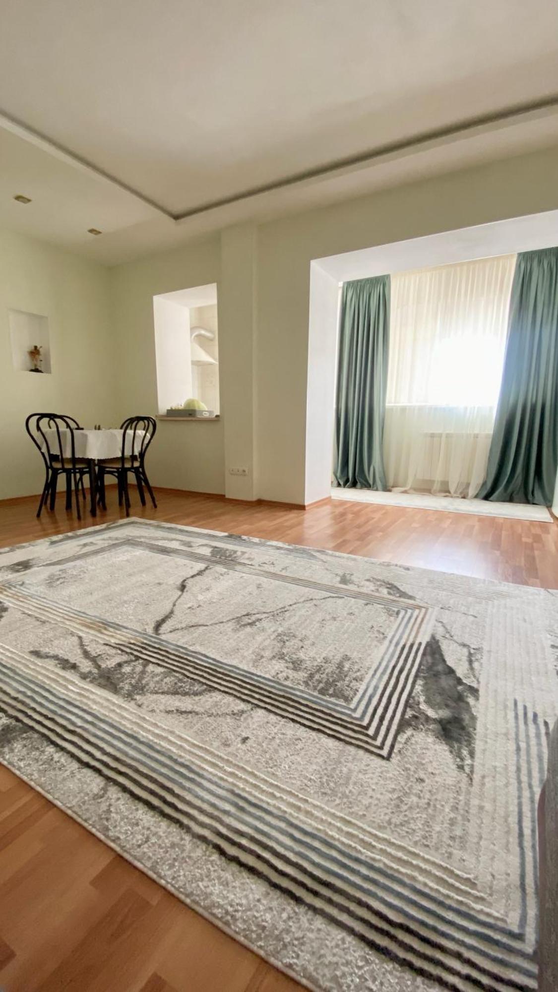 2х комнатная на айтиева Apartment